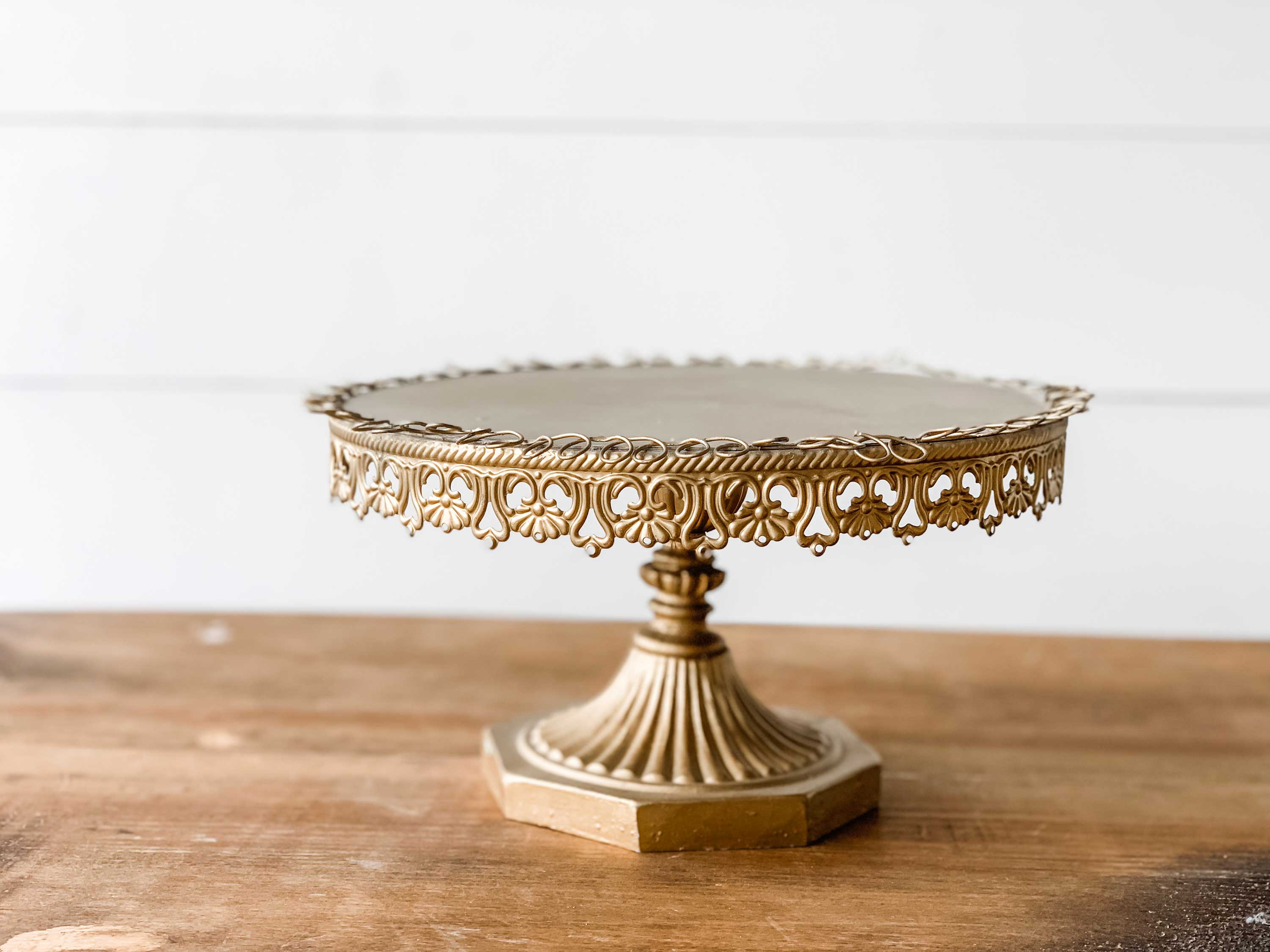 Vintage Gold cake stand – Artisticrentals